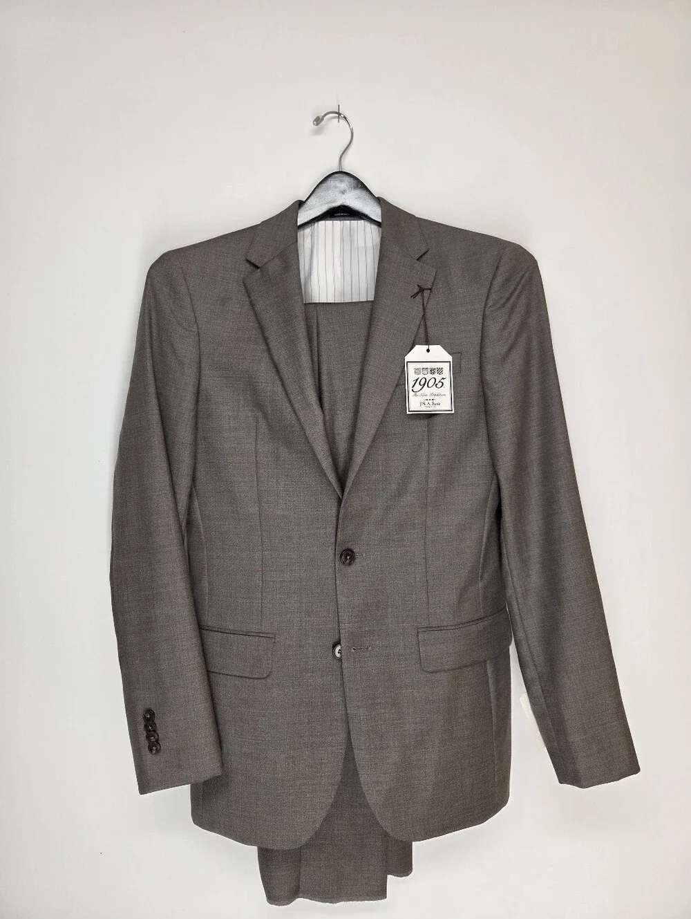 NWT Jos A Bank 1905 37L 32W 